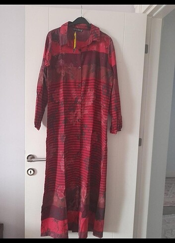 40 Beden çeşitli Renk Boydan düğmeli lastik kol elbise 