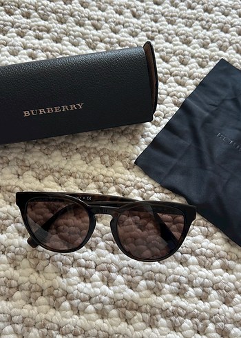 Burberry Kemer Detaylı Kahverengi Kadın Güneş Gözlüğü