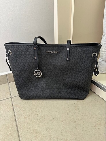 Michael Kors Deri Büyük Tote Omuz Kol Çanta Logolu İmza