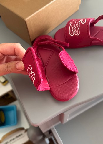 25 Beden Kız Çocuk Pembe Timsah Desenli Cırtcırtlı Terlik