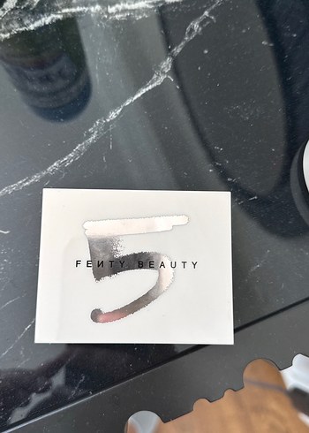 Fenty Beauty far paleti