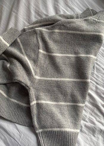 Gri çizgili kadın kazak - Görsel 2