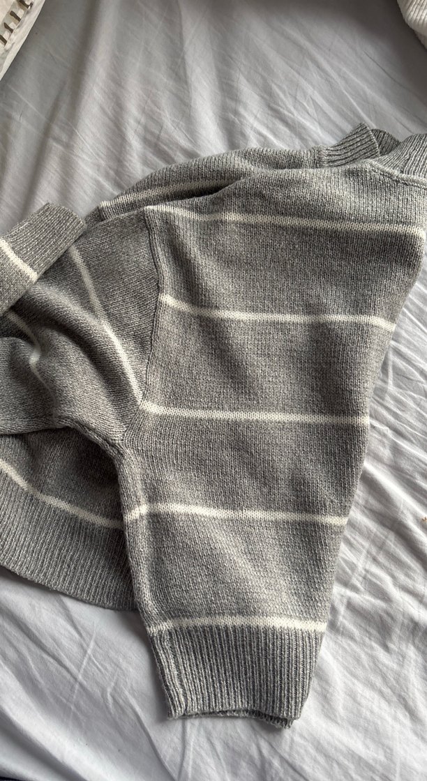 Gri çizgili kadın kazak - Görsel 2