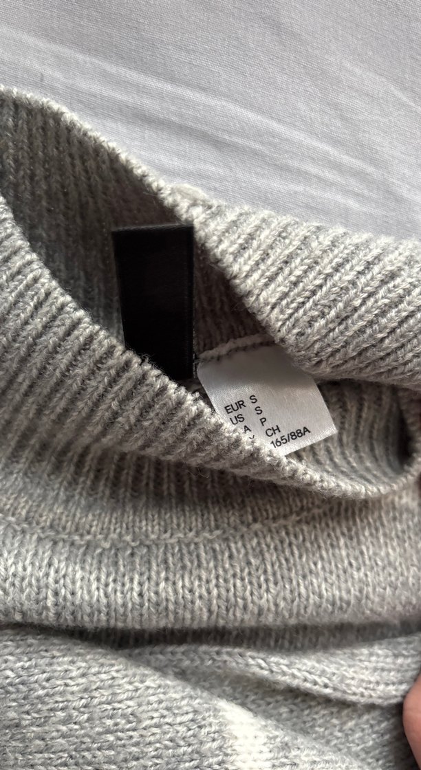 Gri çizgili kadın kazak - Görsel 3