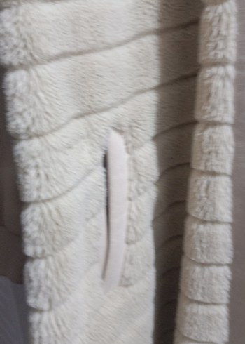 Tüy Detaylı Uzun krem Hırka - Görsel 4