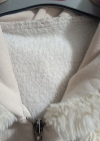 Tüy Detaylı Uzun krem Hırka - Görsel 3