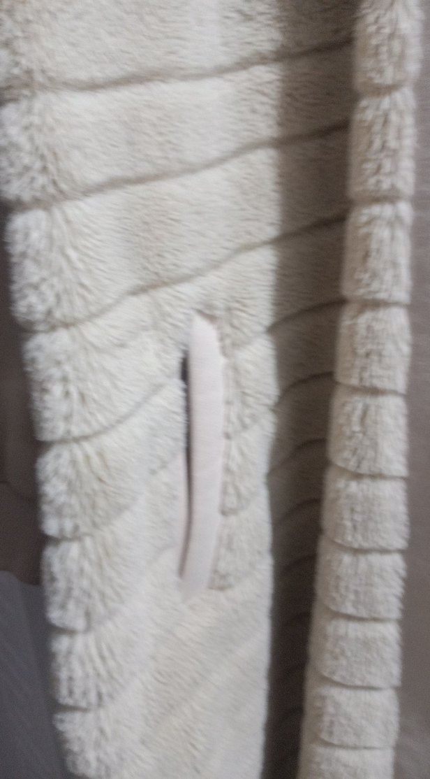 Tüy Detaylı Uzun krem Hırka - Görsel 4