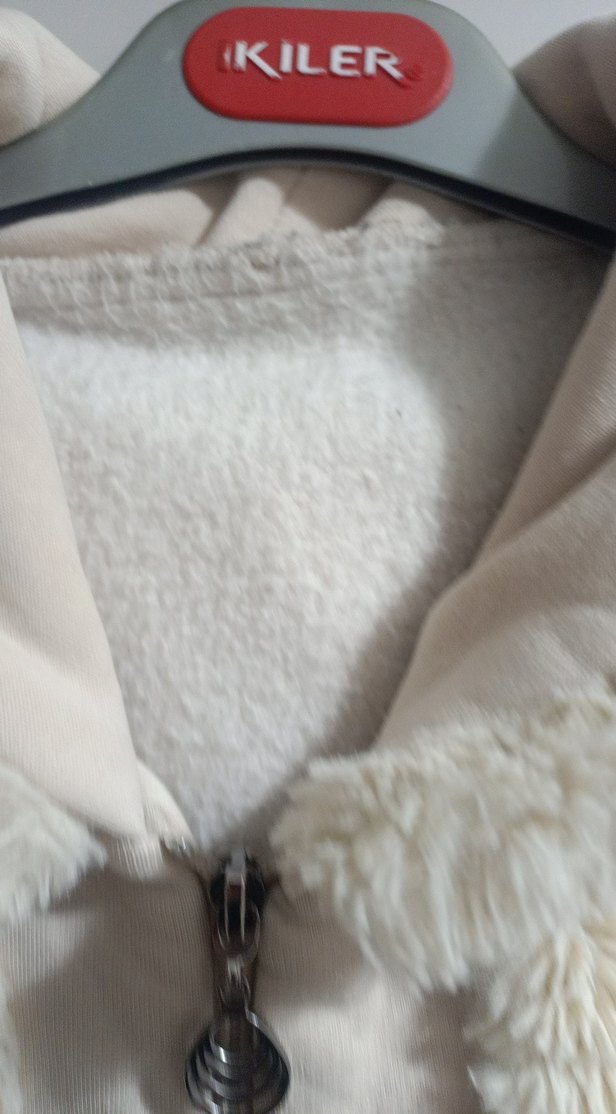 Tüy Detaylı Uzun krem Hırka - Görsel 3