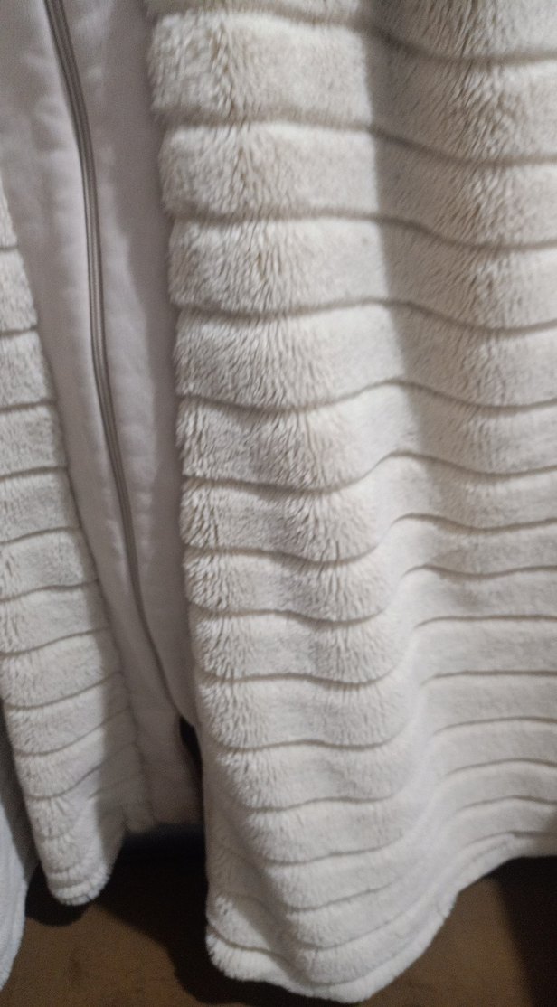 Tüy Detaylı Uzun krem Hırka - Görsel 5