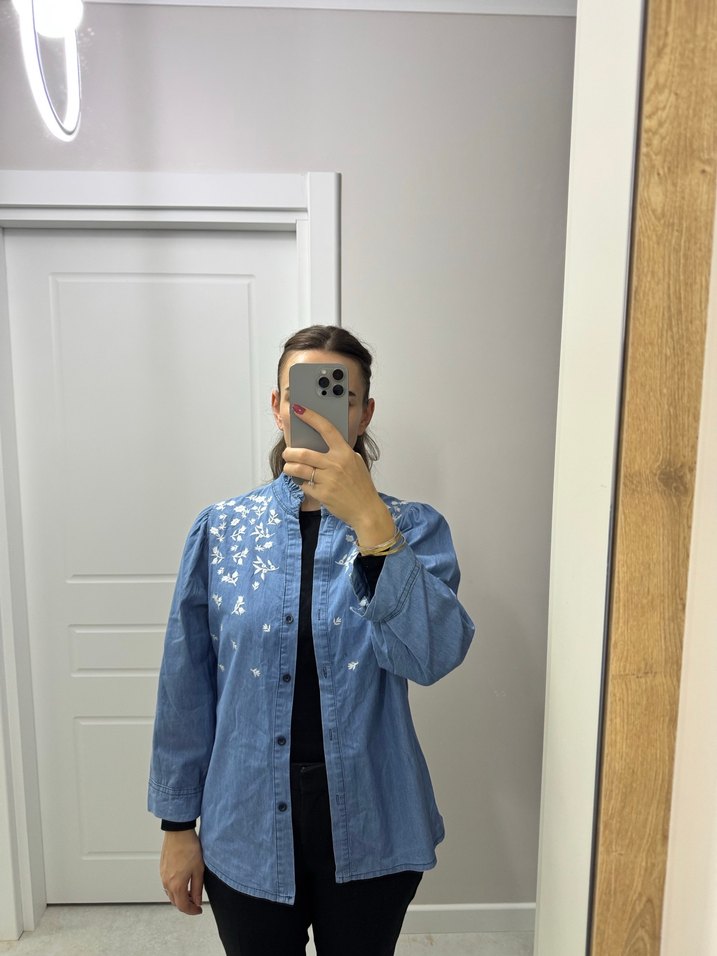 Nakışlı V Yaka Uzun Kollu Mavi Denim Gömlek - Görsel 4