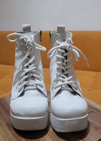 Diğer Beyaz Bağcıklı Kalın Topuklu Kadın Bot
