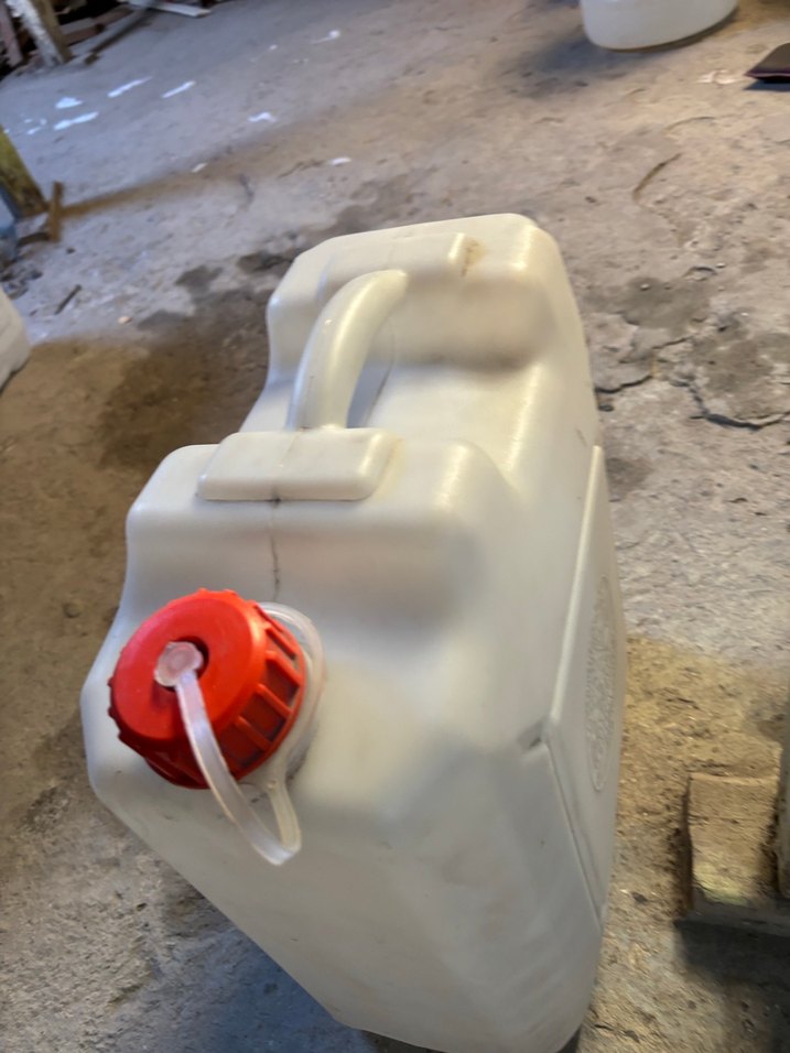 Beyaz Plastik Su Bidonu - Görsel 3