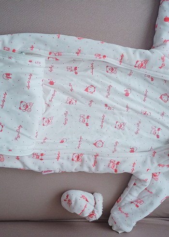 Pembe Desenli Bebek Tulumu ve Eldiven Seti - Görsel 5