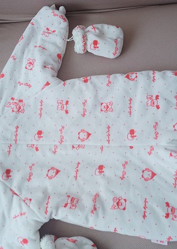 Pembe Desenli Bebek Tulumu ve Eldiven Seti - Görsel 6