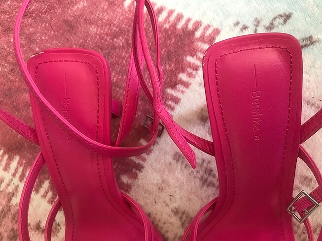 38 Beden pembe Renk bershka pembe topuklu sandalet
