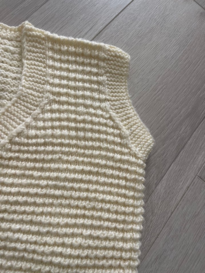 Beyaz Örgü Kolsuz kız çocuk Yelek - Görsel 3