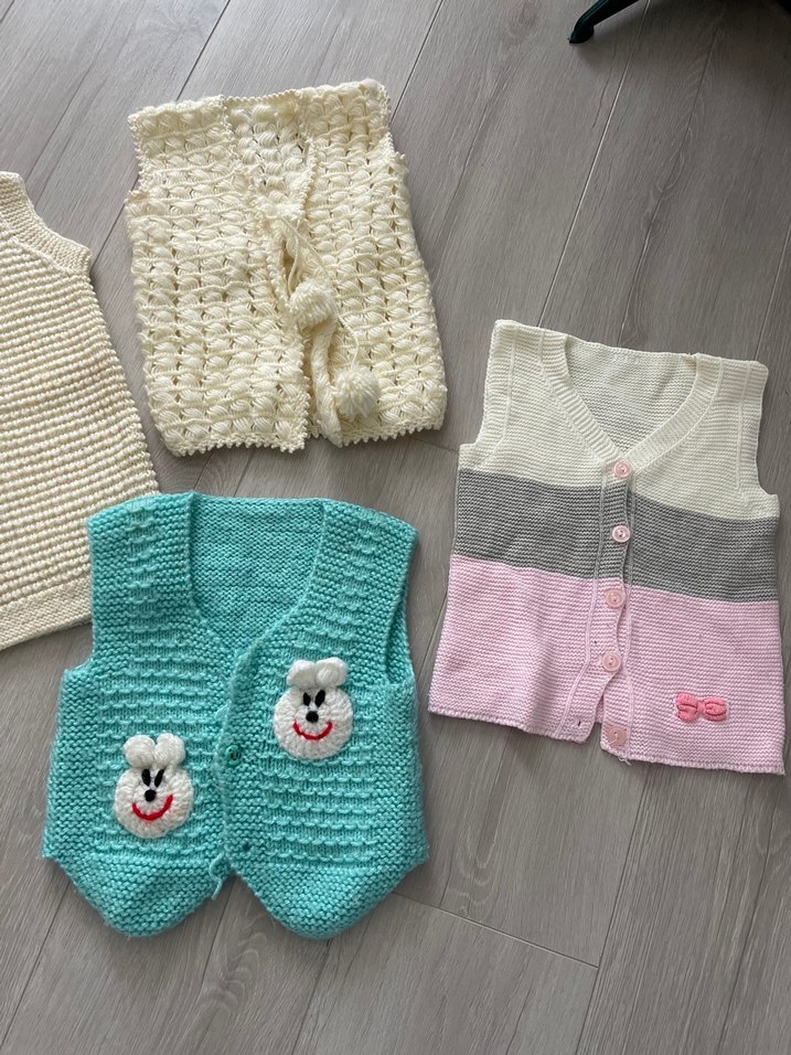 Krem Kız Çocuk Örgü Yelek Ponponlu - Görsel 5