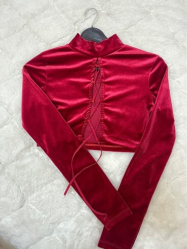 Dekolteli crop