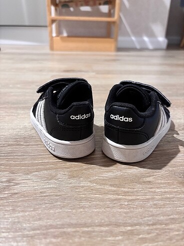 22 Beden siyah Renk Adidas Çocuk Ayakkabı