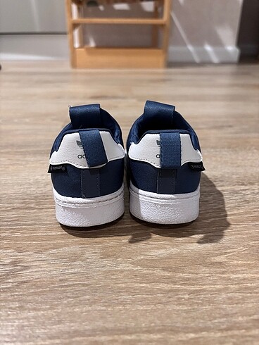 23 Beden Adidas Çocuk Spor Ayakkabı