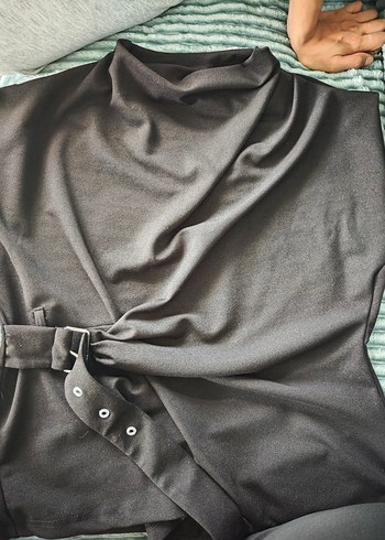 Siyah Yüksek Yaka Kısa Kollu Kadın Bluz - Görsel 2