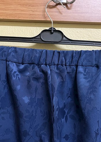 Koton çiçek Jakar desenli Lacivert Pilili Kumaş Pantolon - Görsel 3