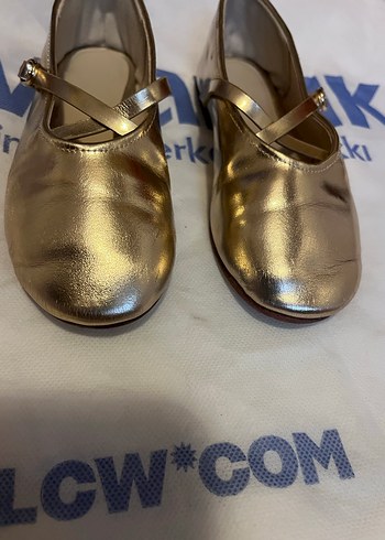 Kız Çocuk Altın Renkli Tokalı Babet - Görsel 4