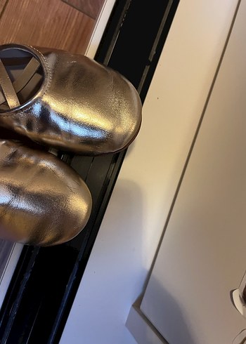 Kız Çocuk Altın Renkli Tokalı Babet - Görsel 2