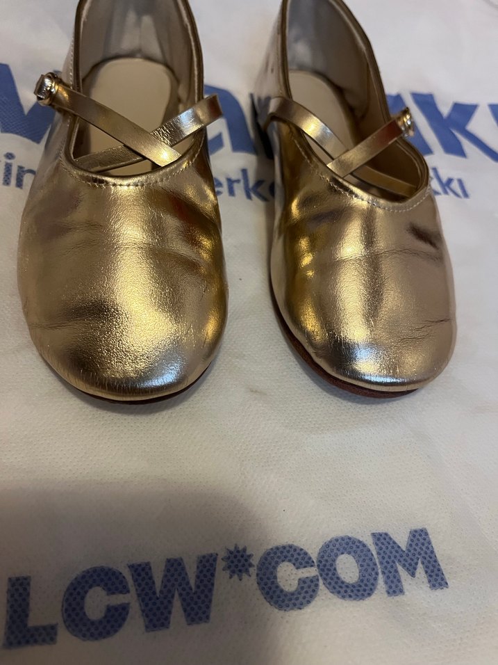 Kız Çocuk Altın Renkli Tokalı Babet - Görsel 4