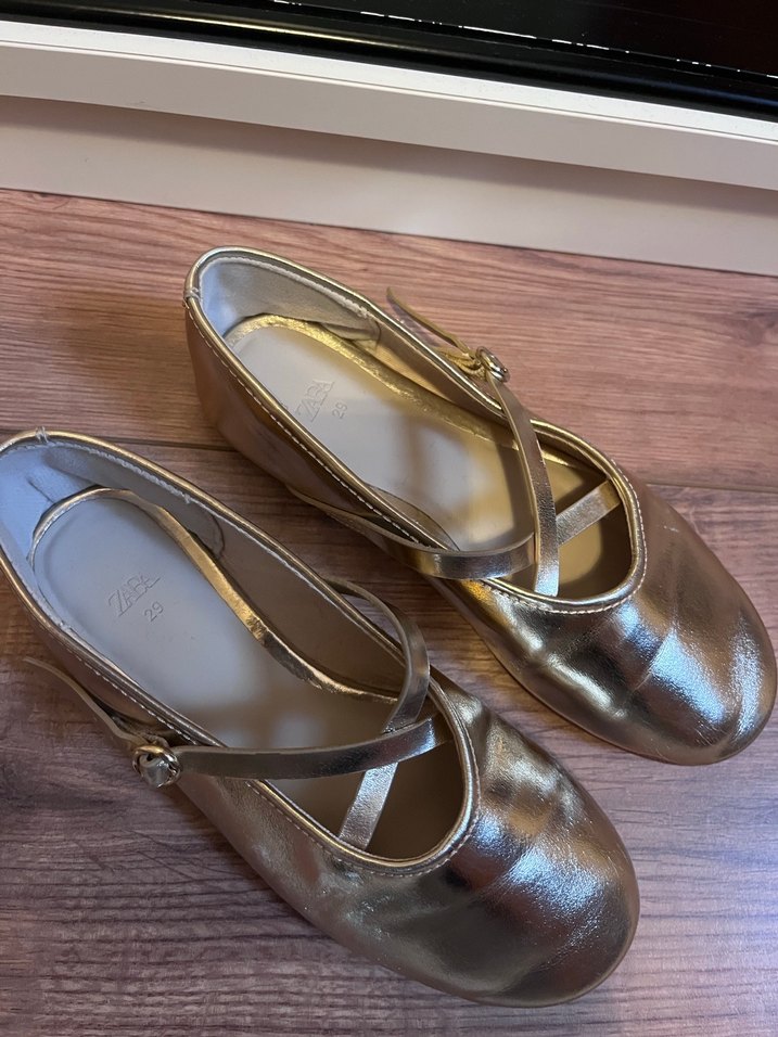 Kız Çocuk Altın Renkli Tokalı Babet - Görsel 3