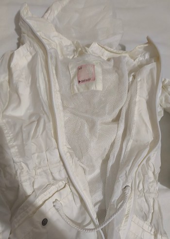 Düğmeli Beyaz Kız Yağmurluk - Görsel 3