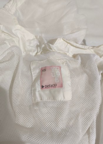 Düğmeli Beyaz Kız Yağmurluk - Görsel 4