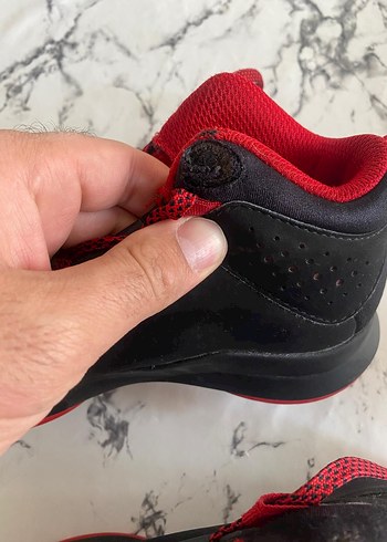 33 Beden Adidas Erkek Çocuk Kırmızı Siyah Spor Ayakkabı