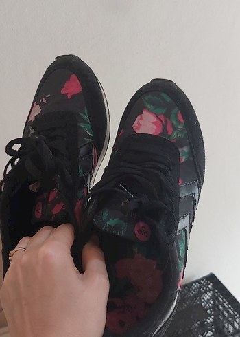 37 Beden Siyah Floral Desenli Platform Spor Ayakkabı
