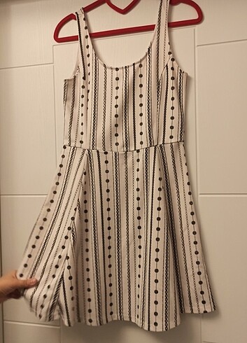 H&M siyah beyaz kısa elbise
