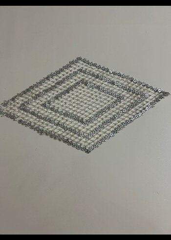 Gümüş Renkli Modern Örgü Masa Örtüsü