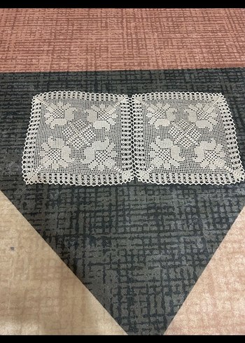 El Yapımı Dantel Kare Masa Örtüsü