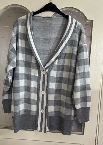 Düğmeli Gri Kareli Kadın Hırka - Görsel 2