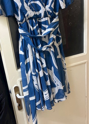 Mavi Batik Desenli Uzun V Yaka Elbise - Görsel 3