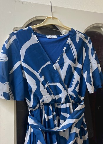 Mavi Batik Desenli Uzun V Yaka Elbise - Görsel 2