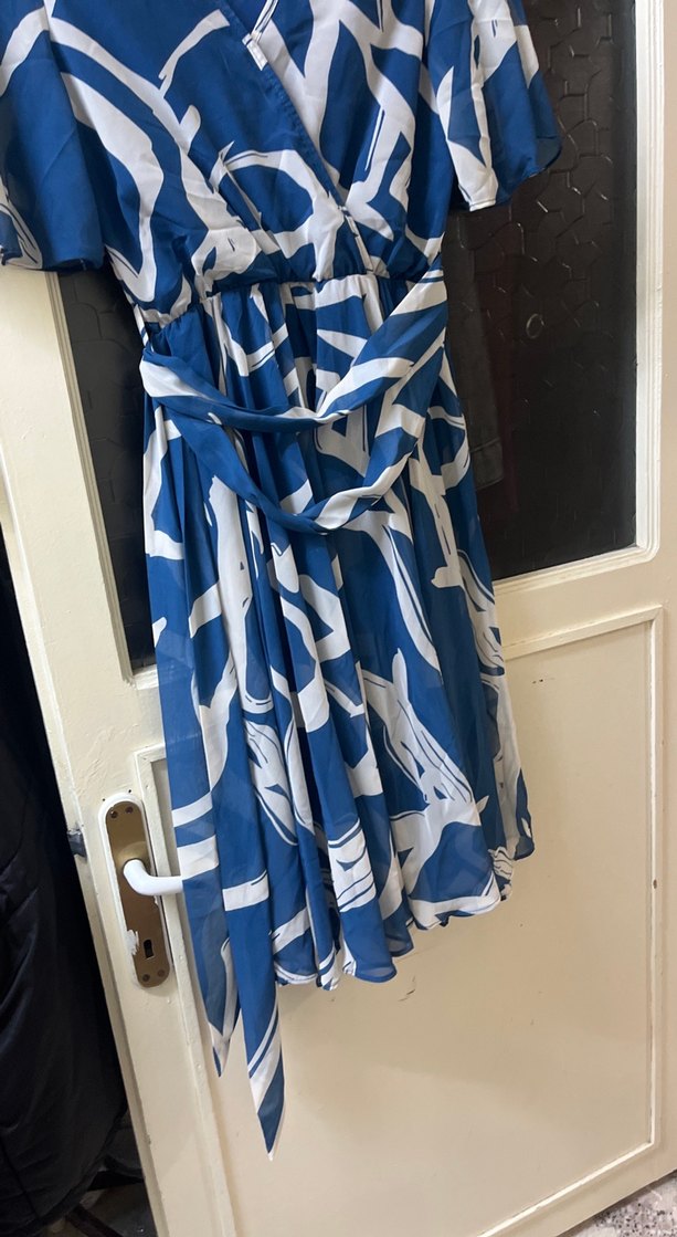 Mavi Batik Desenli Uzun V Yaka Elbise - Görsel 3