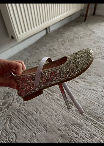 Parlak Altın Simli Kız Çocuk Babet - Görsel 3