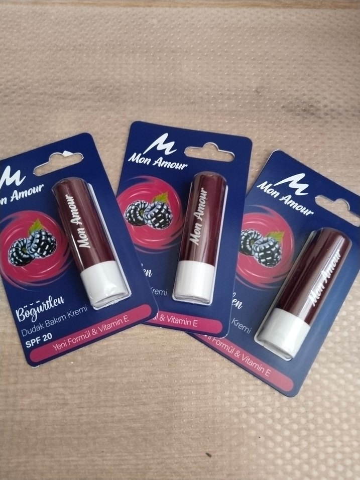 Mon Amour Bordo Dudak Bakım Kremi SPF20 - Görsel 4