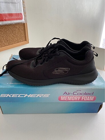 36,5 skechers spor ayakkabı