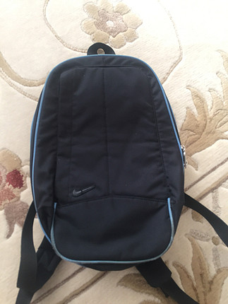 m Beden Nike sirt cantasi