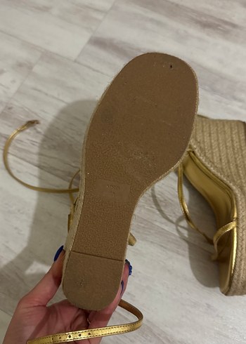 Altın Renkli Dolgu Topuklu Hasır Espadril - Görsel 4