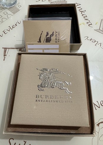 Beden Burberry Sanat Kitabı