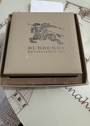 Burberry Sanat Kitabı