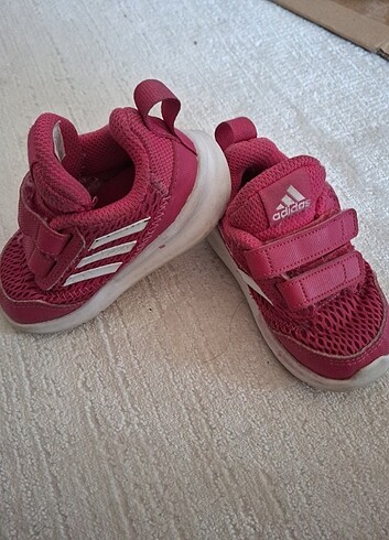 22 Beden Adidas kız çocuk ayakkabı