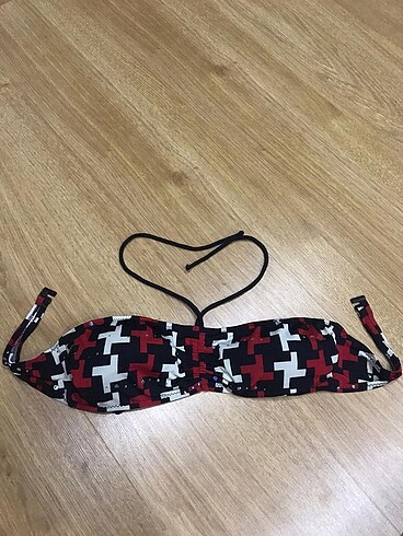 Kadın bikini üstü